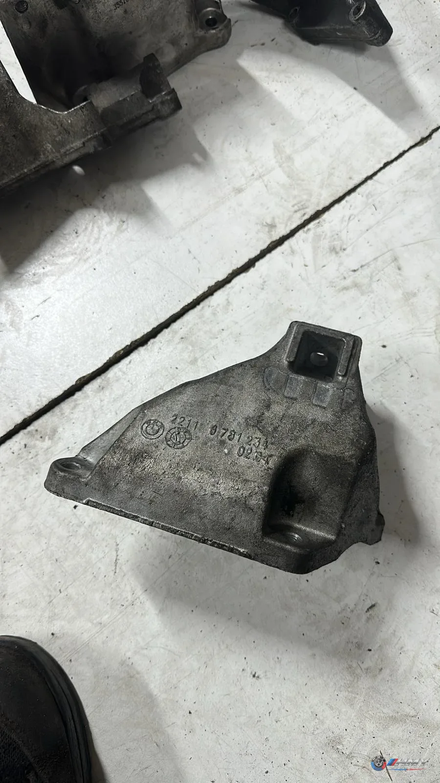 BMW Orijinal Çıkma Hidrolik Direksiyon Pompası Braketi 6781231