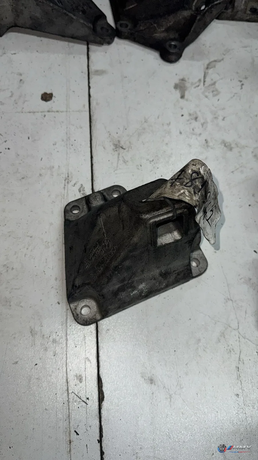 BMW Orijinal Çıkma 5 Serisi F07 F10 F11 - Bağlantı Parçası/Motor Kulağı 22116781242