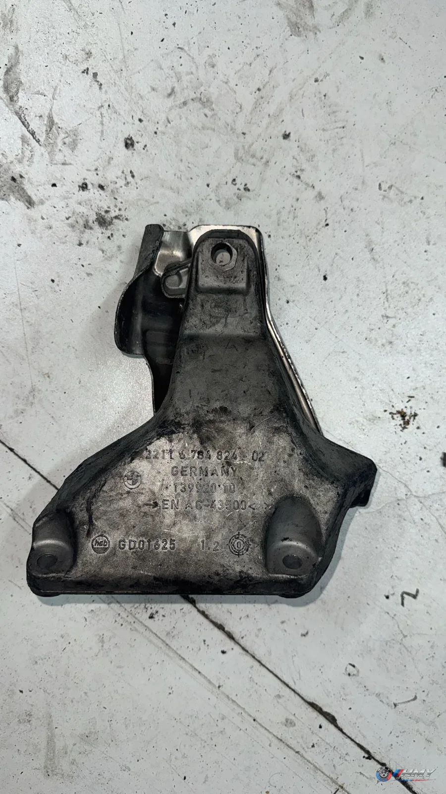 BMW Orijinal Çıkma F25 F26 F30 F31 F32 F33 - N20 N26 Motor Kulağı 6784824