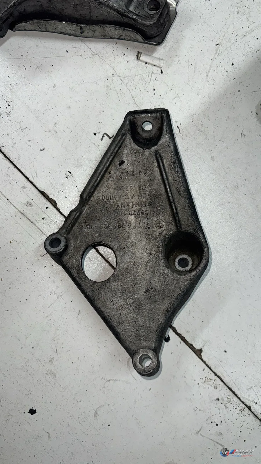 BMW F20 F25 F30 F31… Bağlantı Parçası/Motor Kulağı 22116784825 Orijinal Çıkma
