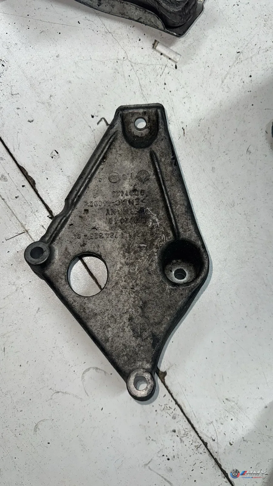 BMW F20 F25 F30 F31… Bağlantı Parçası/Motor Kulağı 22116784825 Orijinal Çıkma