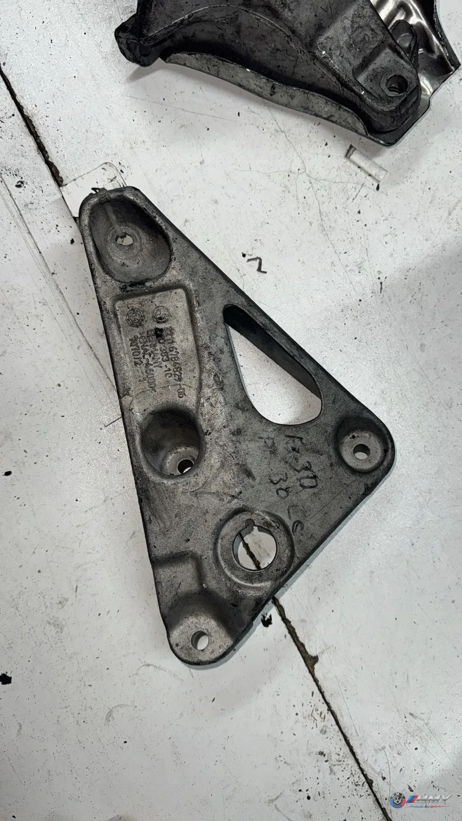 BMW F25 F26 F30 F31… Bağlantı Parçası/Motor Kulağı 22116784829 Orijinal Çıkma
