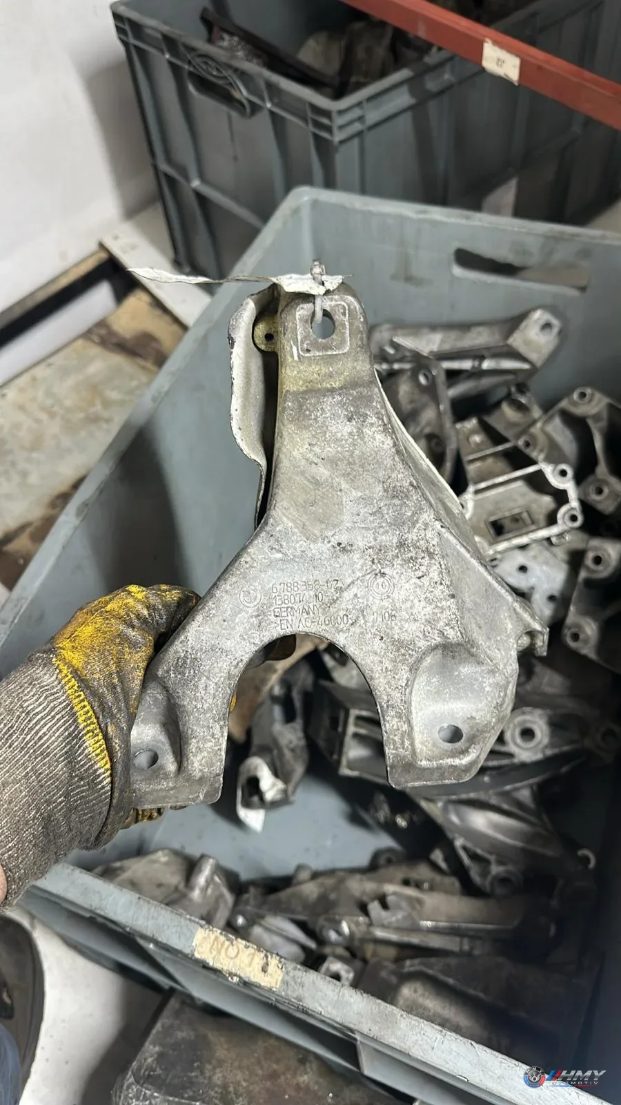 BMW Orijinal Çıkma X1 E84 - Bağlantı Parçası/Motor Kulağı 22116788358