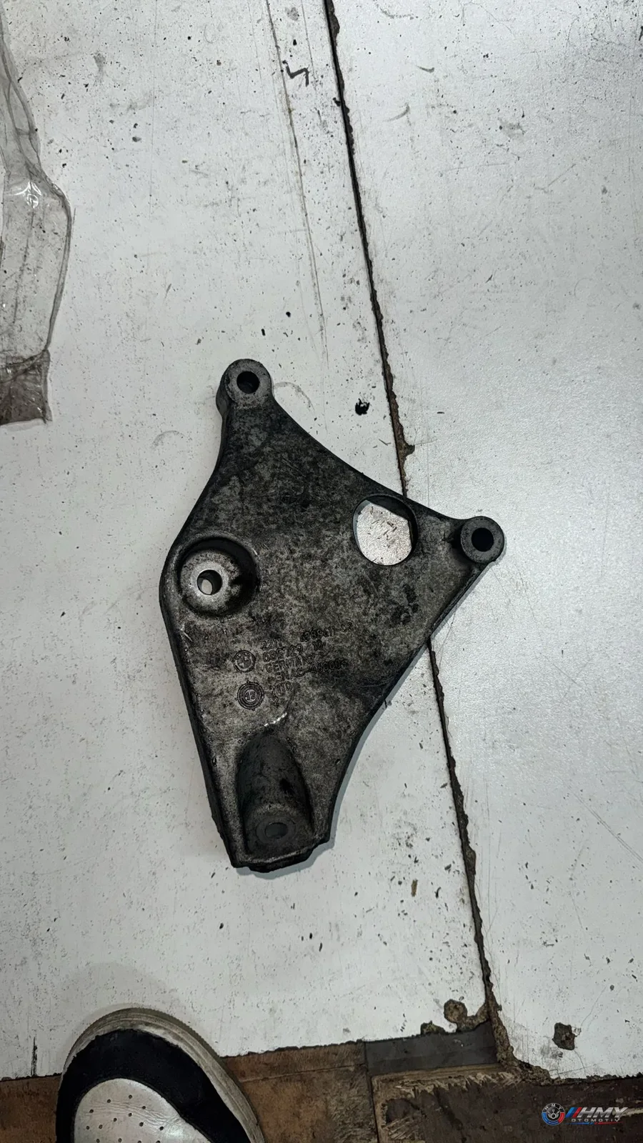 BMW Orijinal Çıkma F20 F21 F30 F31 F33 F34 - Bağlantı Parçası/Motor Kulağı 22116788611