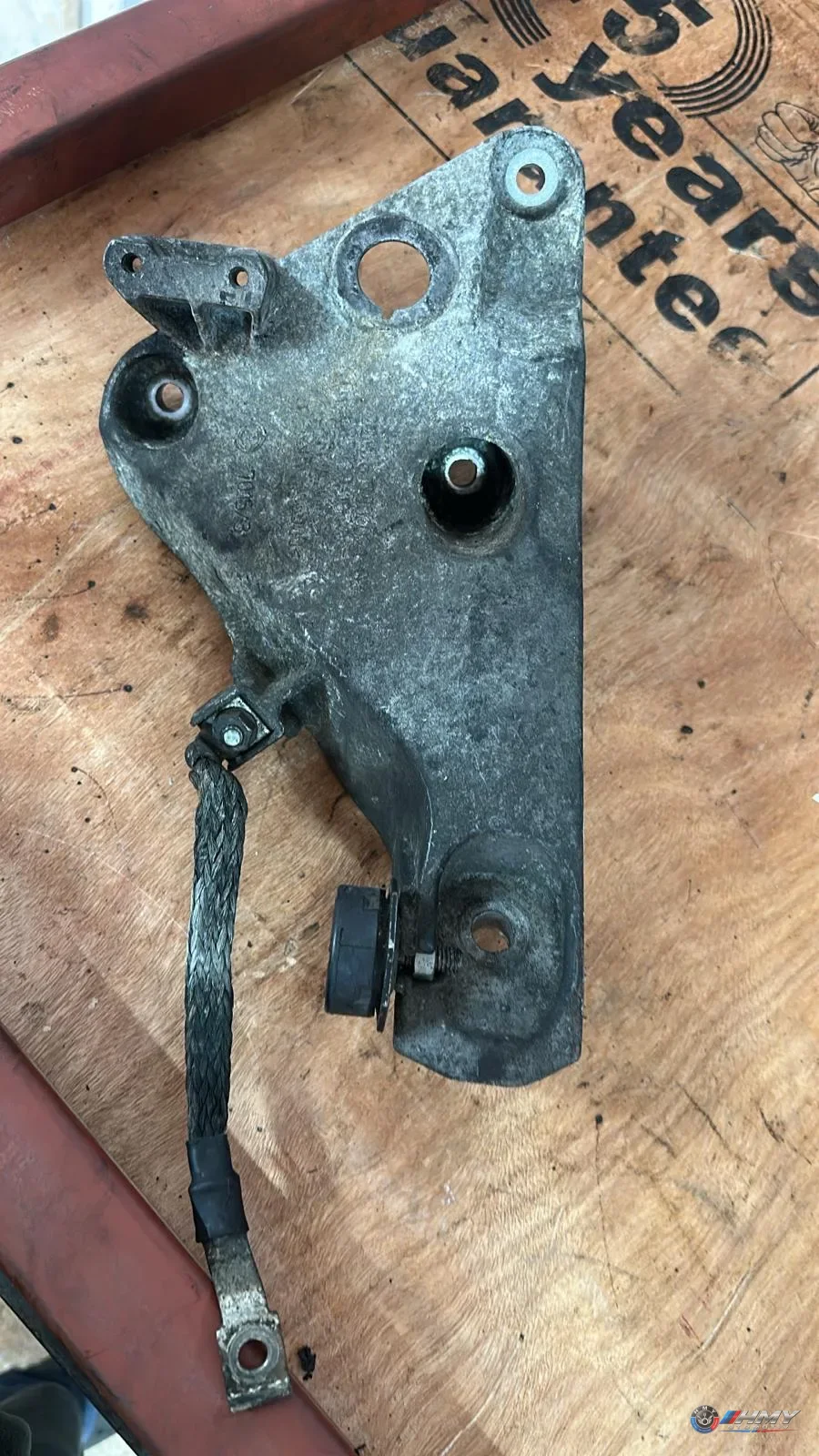 BMW Orijinal Çıkma E70 E71 - N57 Sol Alternatör Braketi 22116790021