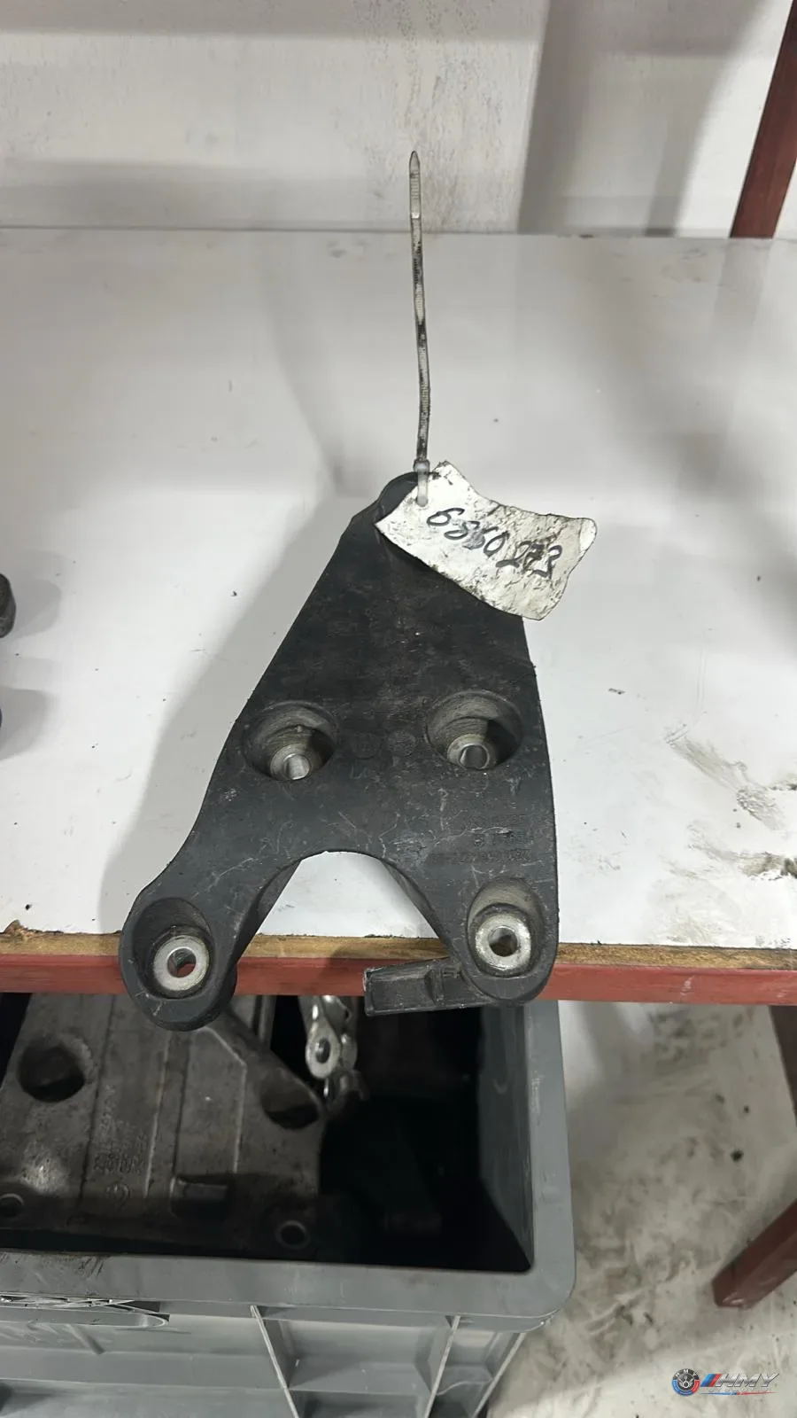 BMW Orijinal Çıkma F32 F33 F34 F36 - N20 N26 Sol Taşıyıcı Braket 22116860273