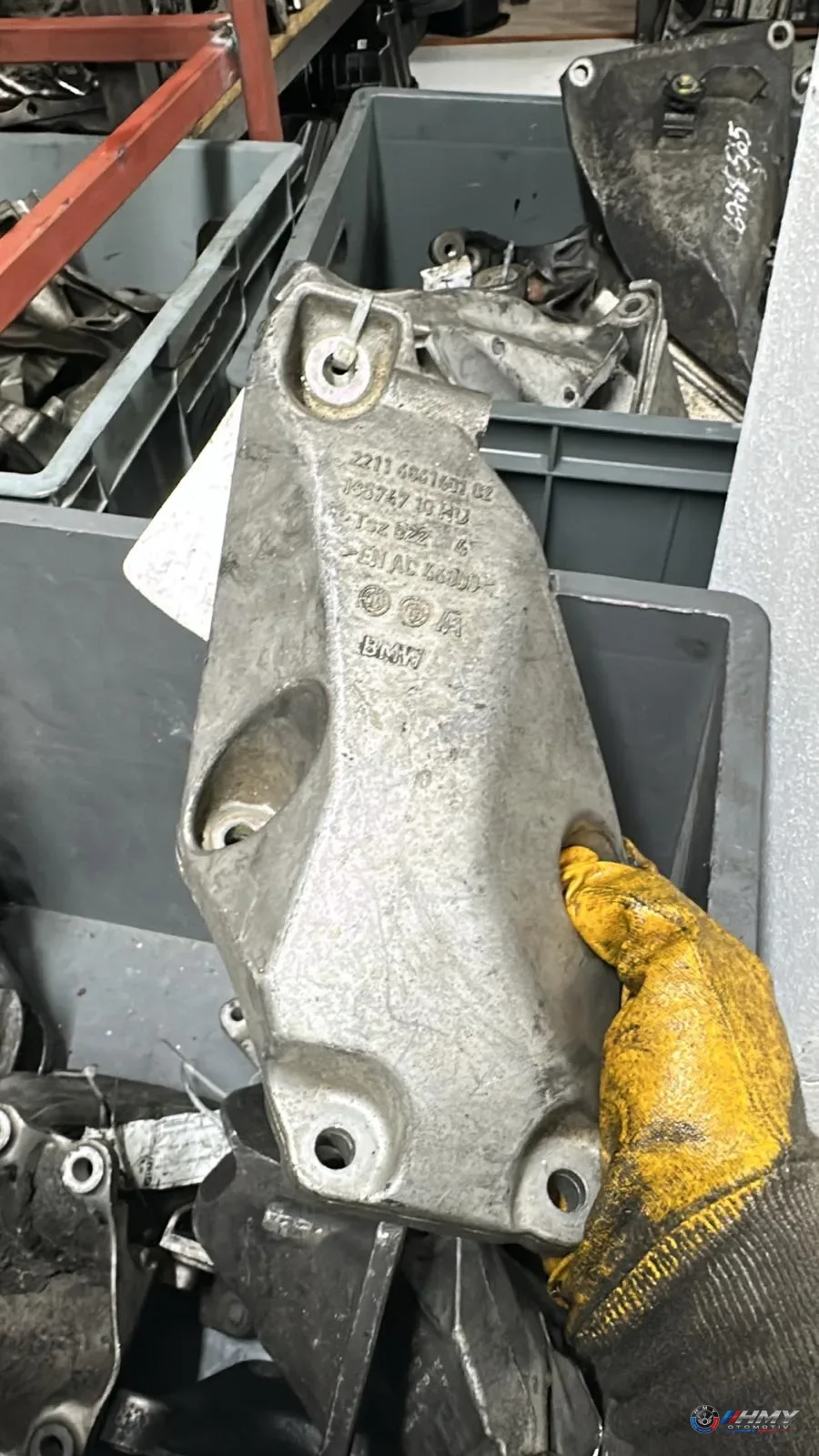 BMW Orijinal Çıkma F20 F21 F22 F23 F30 F31 - Bağlantı Parçası/Motor Kulağı LCI LCI +LCI +LCI LCI LCI 22116861401
