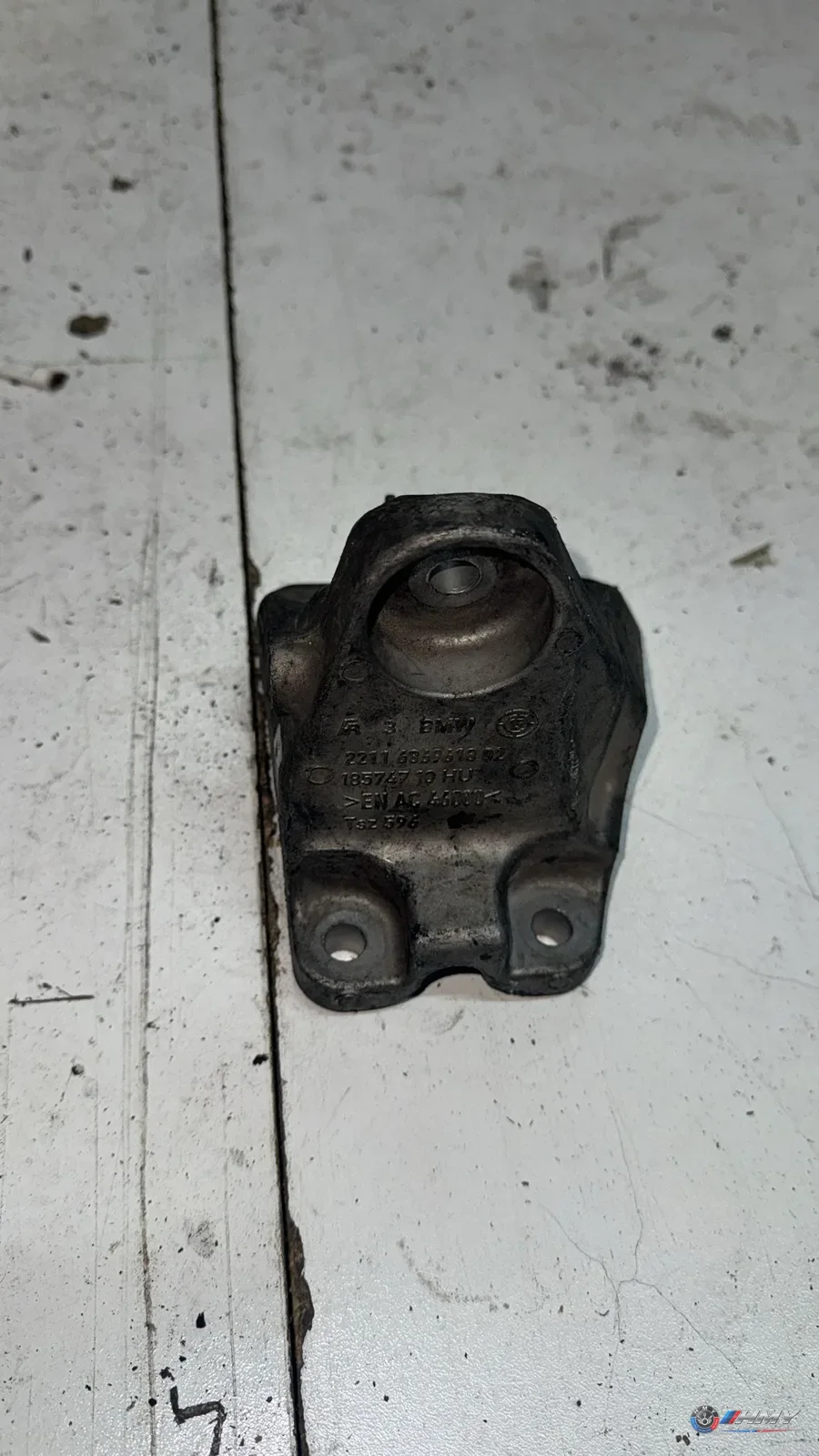 BMW Orijinal Çıkma F20 F21 F22 F23 F30 F31 - B37 B38 Motor Kulağı Braketi 6869618