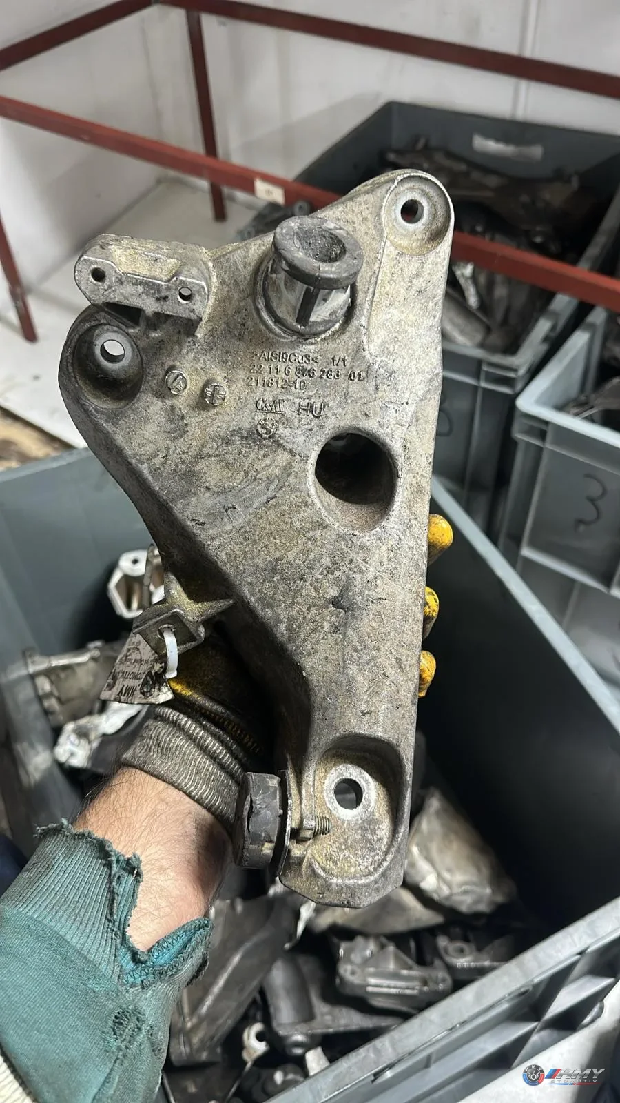 BMW Orijinal Çıkma X5 F15 - Motor Kulağı 6876283