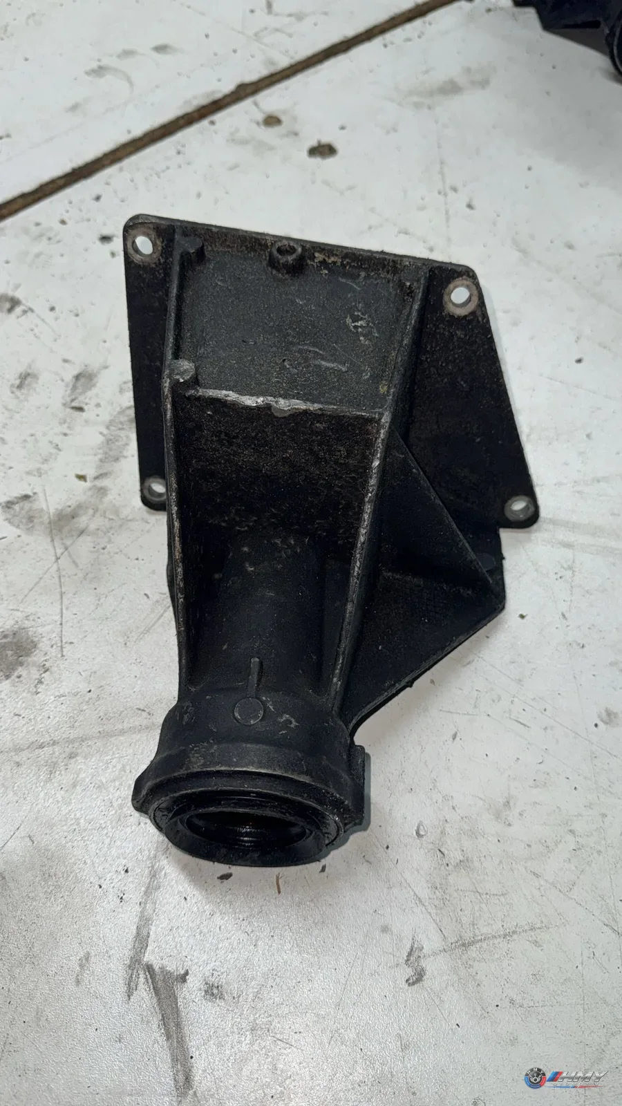 BMW Orijinal Çıkma Termostat Muhafazası 7503120