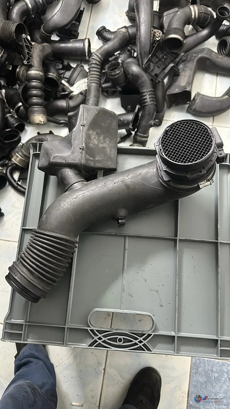 BMW Orijinal Çıkma X5 E53 - M54 Hava Filtre Kutusu ve Hava Akış Metre Borusu 13717503145