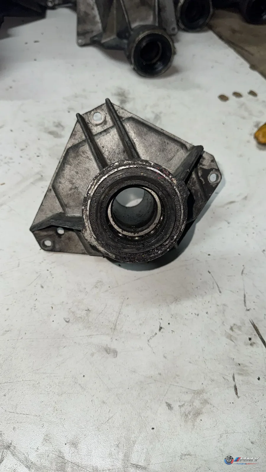 BMW Orijinal Çıkma Kardan Mili Braketi Destek Yatağı 7503709