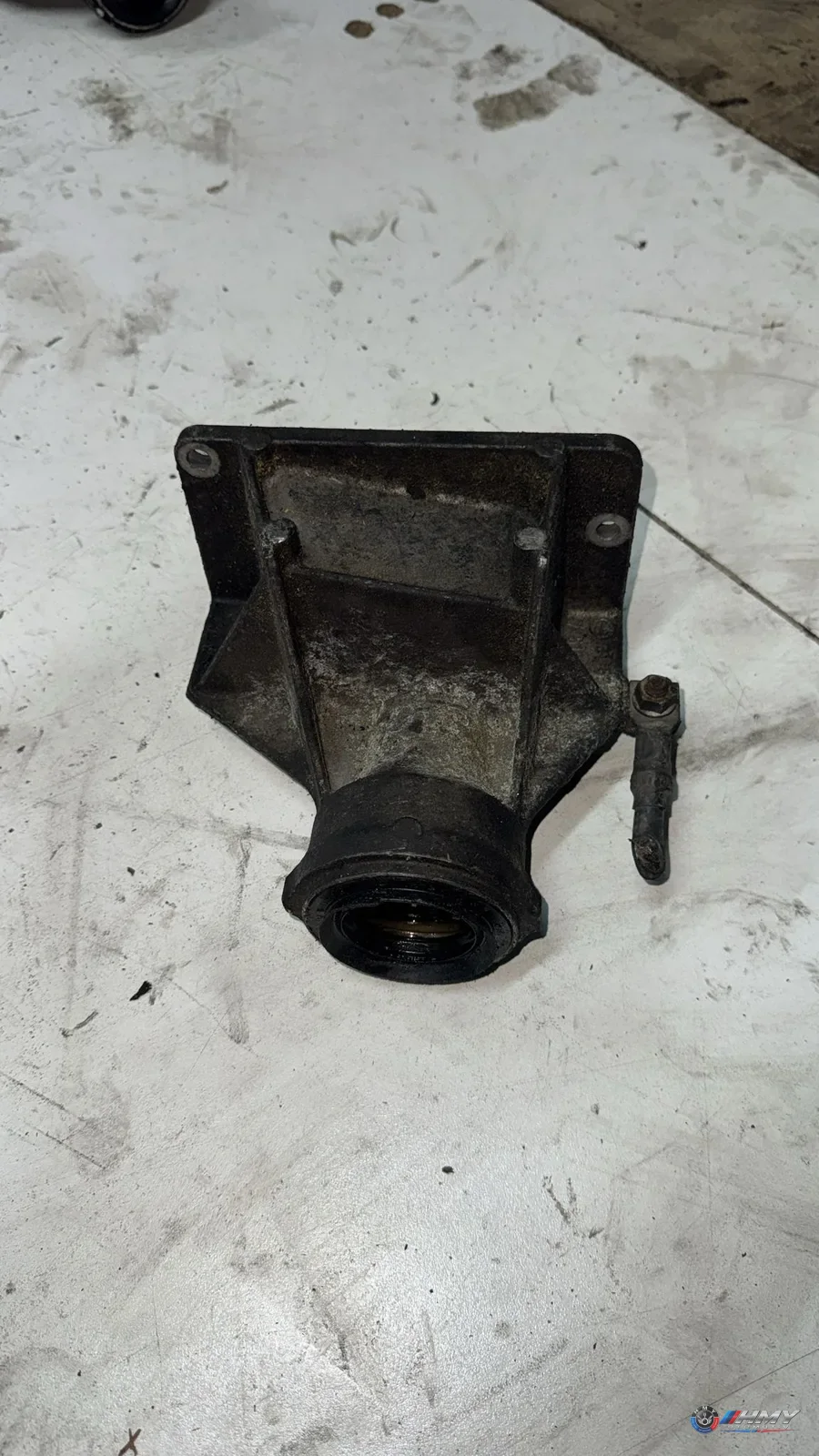 BMW Orijinal Çıkma Şanzıman Yağ Soğutucu Hortum Bağlantısı 7516065