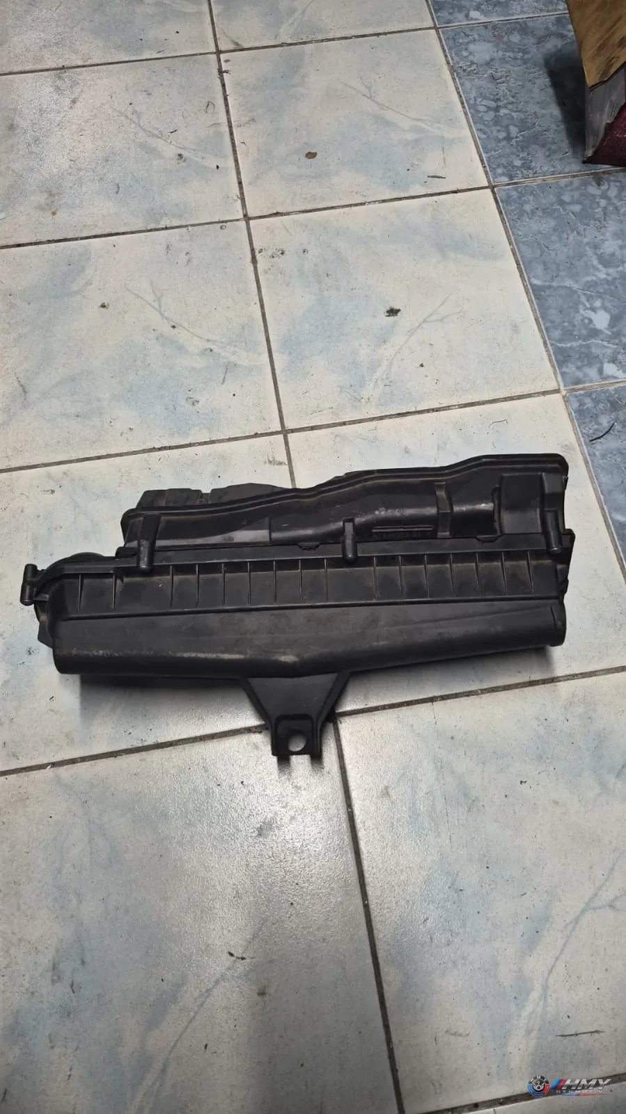 BMW Orijinal Çıkma Hava Filtre Kutusu Alt Parçası 13717534822