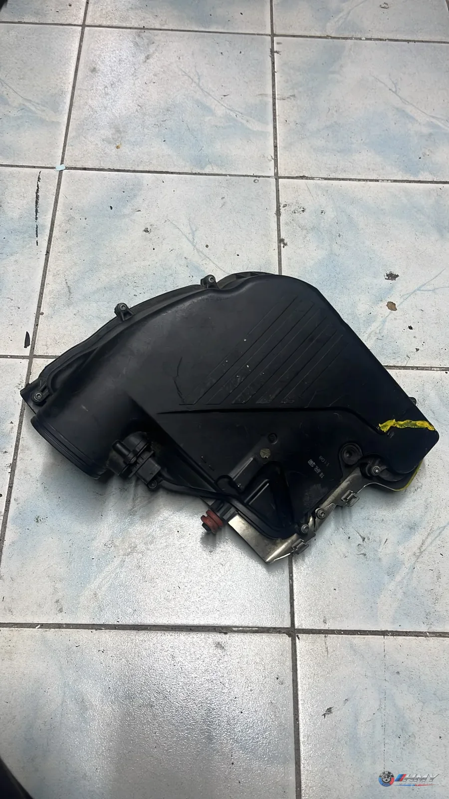 BMW Orijinal Çıkma F01 F02 F04 F07 F10 F11 - N63 Hava Filtre Kutusu 13717577466