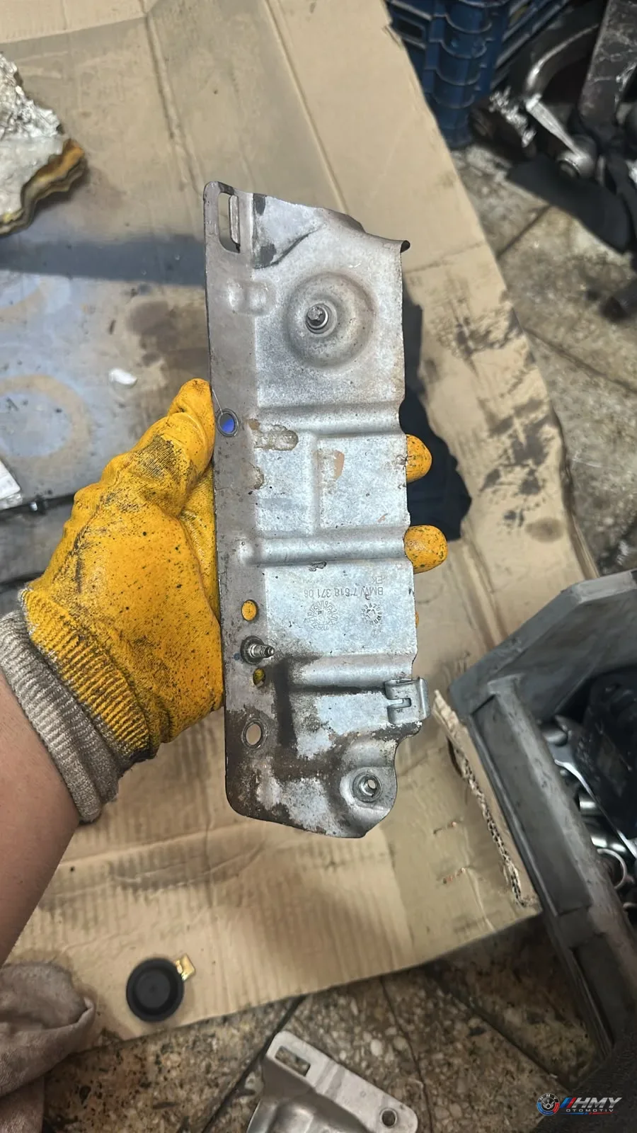 BMW Orijinal Çıkma F20 F21 F22 F23 F30 F31 - B46 B48 Kilit Mekanizması Braketi 11657618371