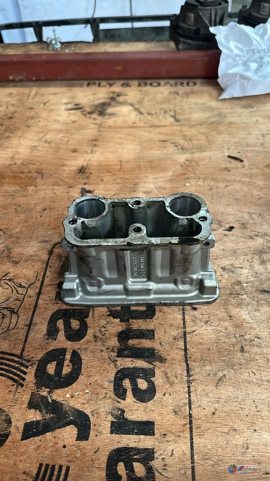 BMW Orijinal Çıkma Yağ Filtresi Muhafazası 7795546