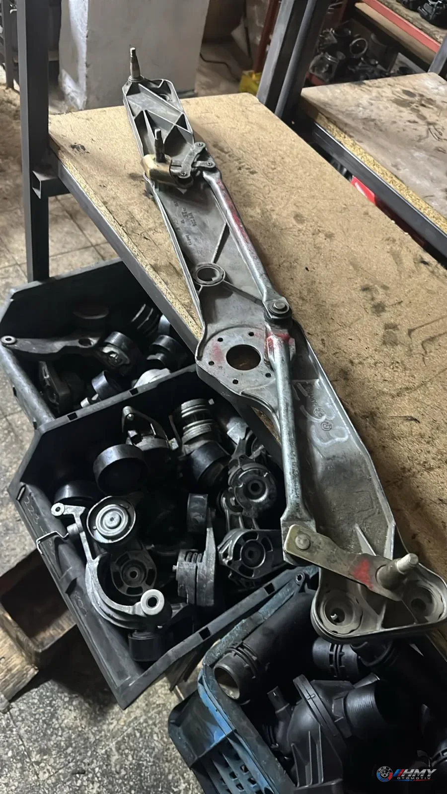 BMW Orijinal Çıkma 7 Serisi E38 - M60 M73 Ön Silecek Mekanizması 51218368020