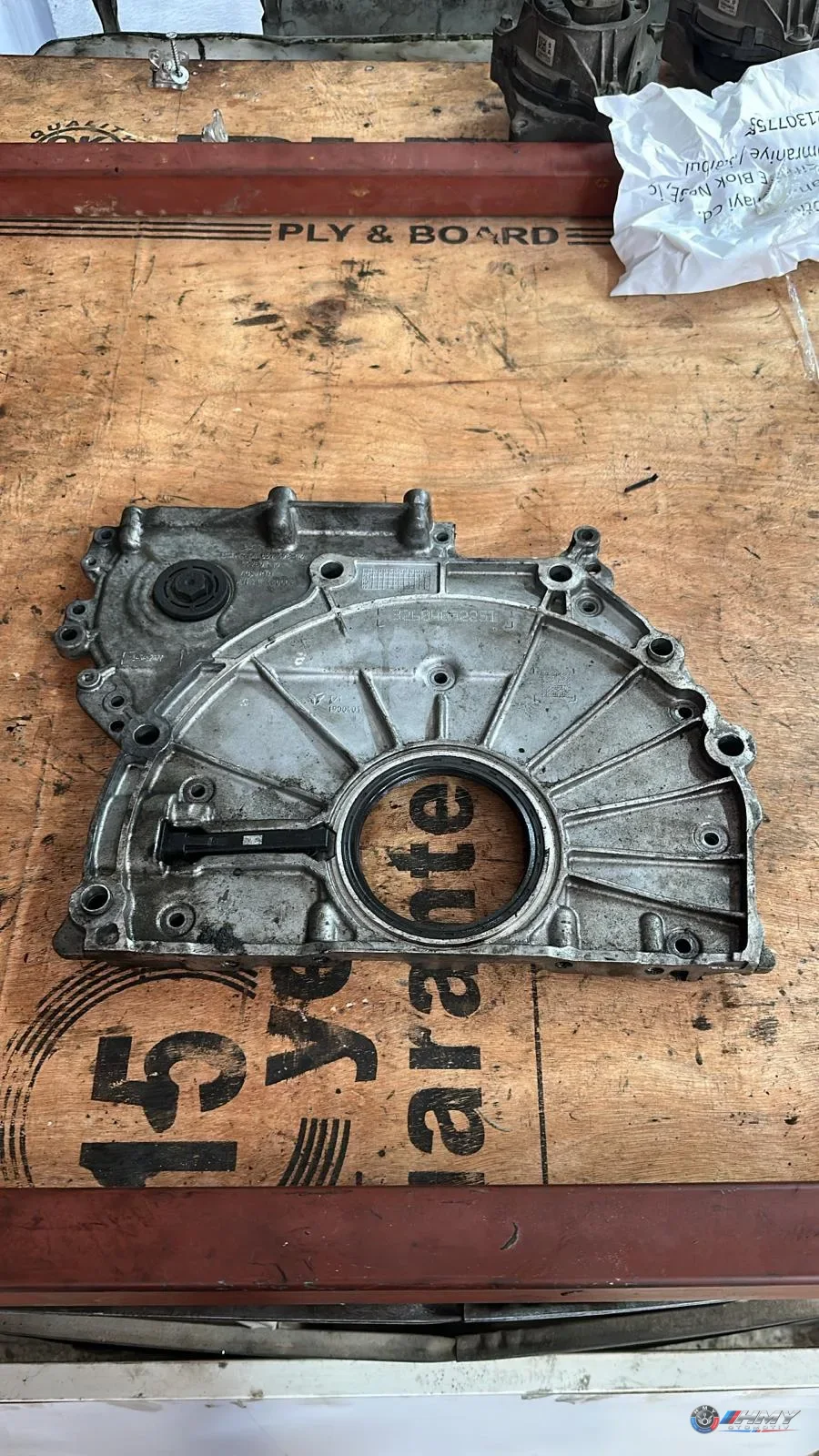 BMW Orijinal Çıkma F40 F45 F46 F48 - B37 Zincir Kapağı 8512598