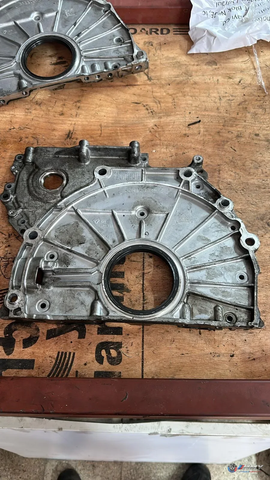 BMW Orijinal Çıkma F39 F45 F46 F48 - B47 Zincir Kapağı 8514001