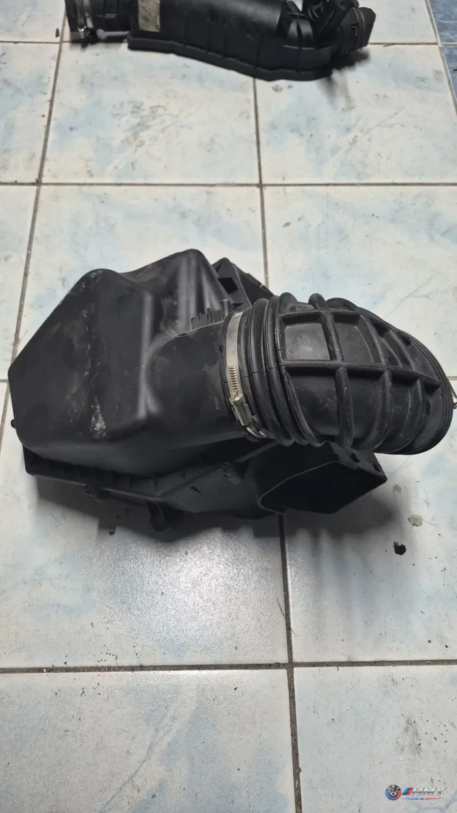 BMW Orijinal Çıkma G05 G06 G07 G11 G12 G30 - B57 Hava Filtre Kutusu 13718575714