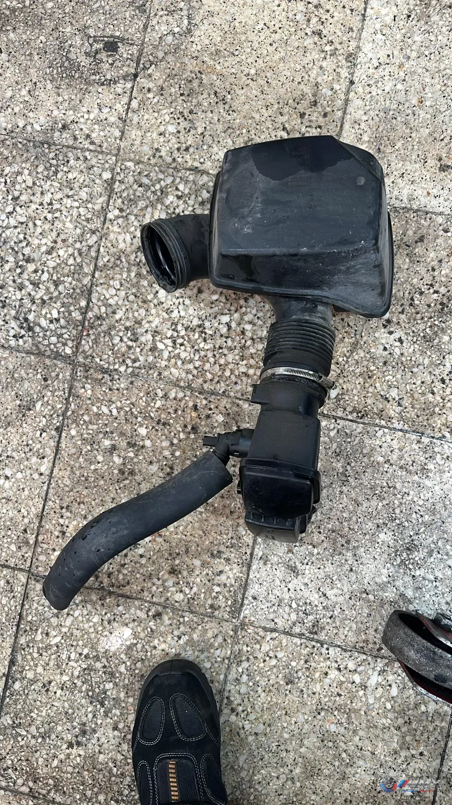 BMW Orijinal Çıkma 1 Serisi F20 - B38 Hava Filtre Kutusu ve Hava Giriş Borusu 13718601680