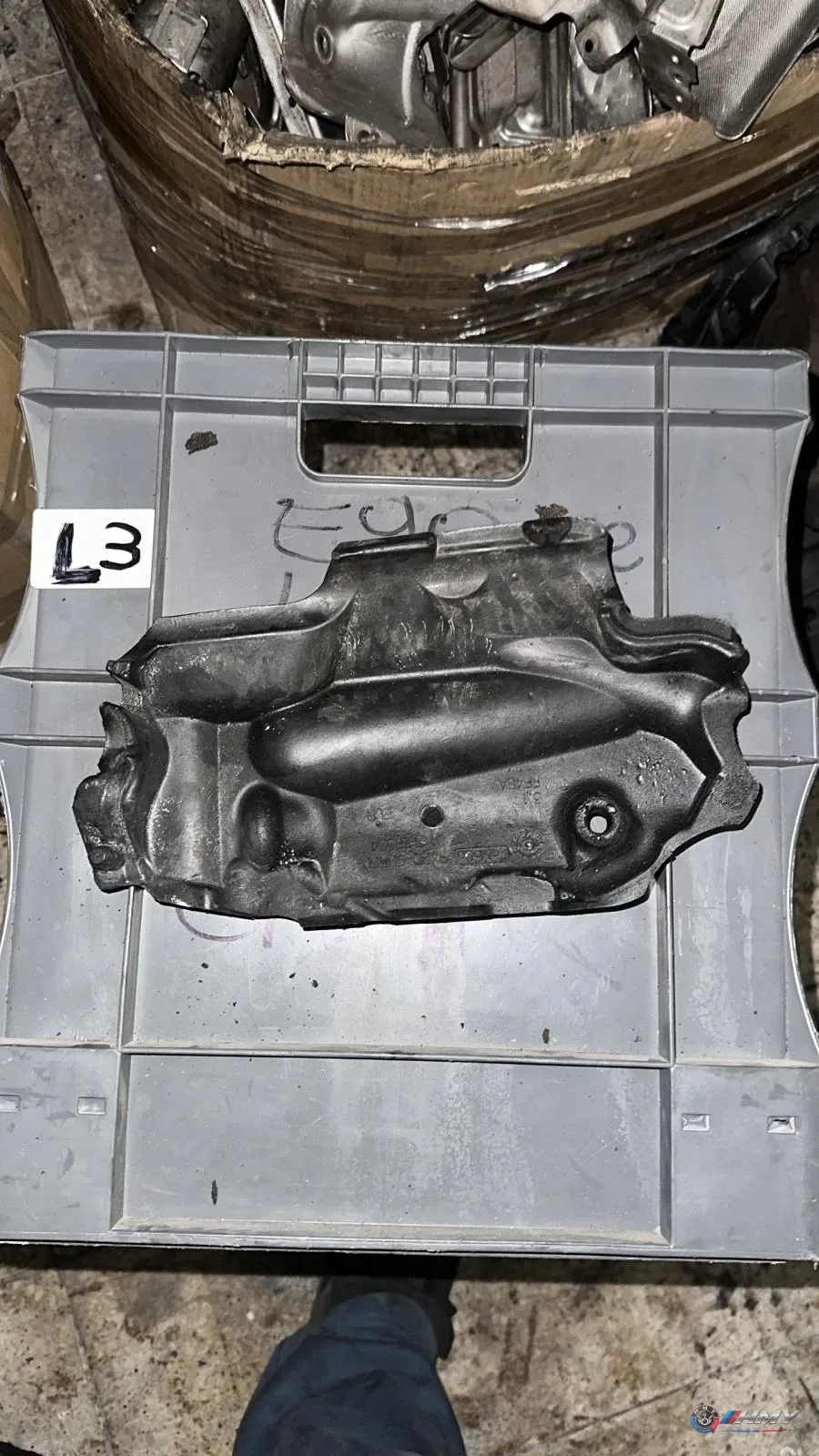 BMW Orijinal Çıkma Motor Ses Yalıtım Kapağı 9209550