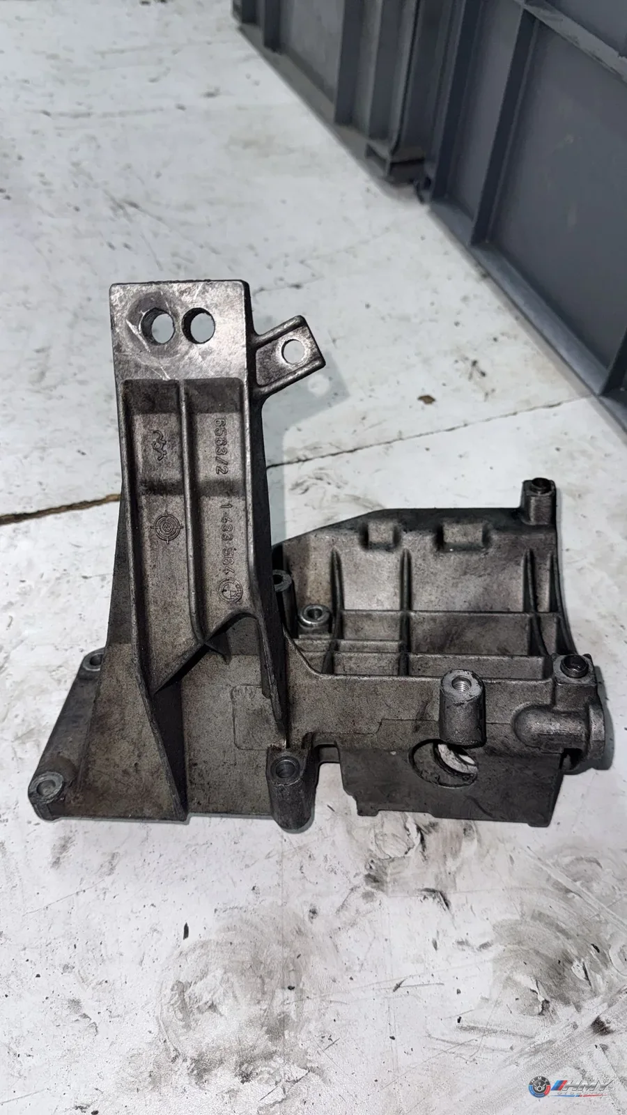 BMW Orijinal Çıkma Hidrolik Pompa Bağlantı Braketi 1433564
