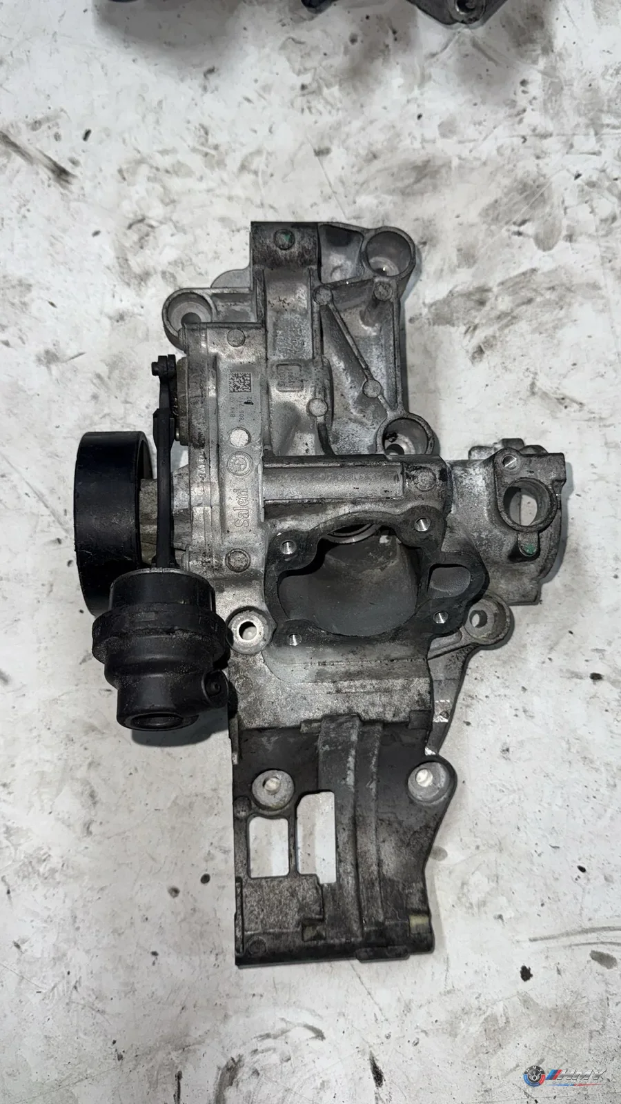 BMW Orijinal Çıkma F39 F40 F44 F45 F46 F48 - B47 Montaj Parçaları Dahil Soğ.sıvısı Pomp. 11518591719