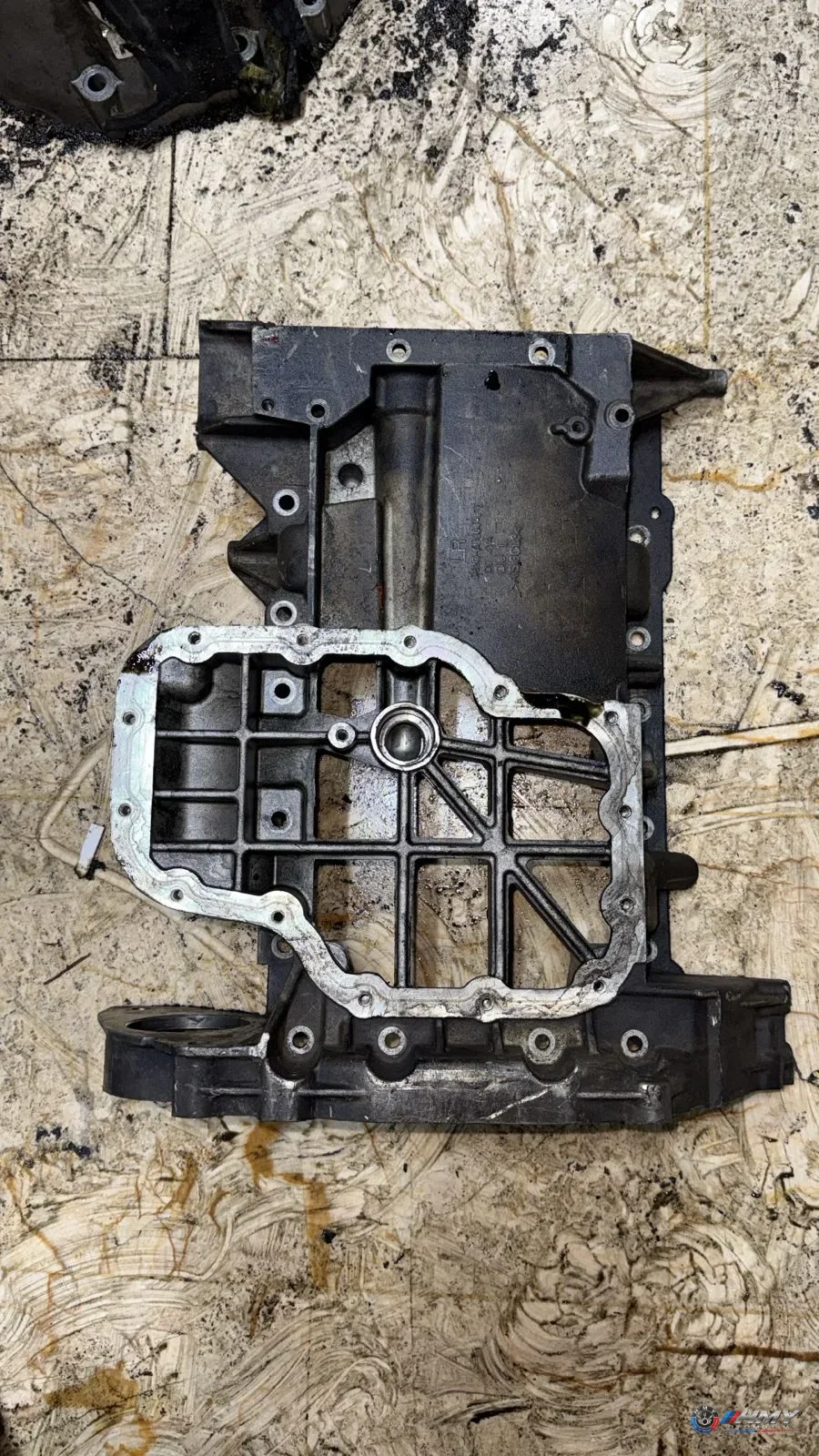 BMW Orijinal Çıkma Motor Yağ Karteri 4260048