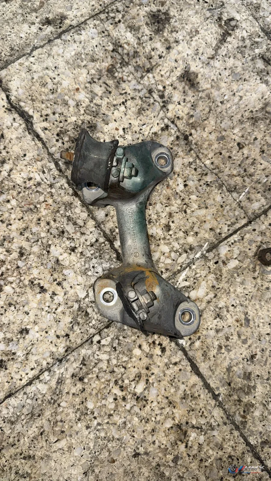 BMW Orijinal Çıkma E81 E82 E84 E87 E90 E91 - Bağlantı Parçası/Motor Kulağı X1 22316760303