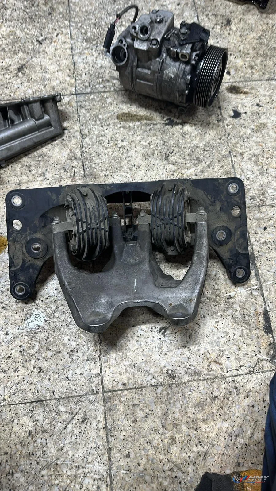 BMW Orijinal Çıkma F01 F02 F07 F10 F12 - Bağlantı Parçası/Motor Kulağı 22326788568