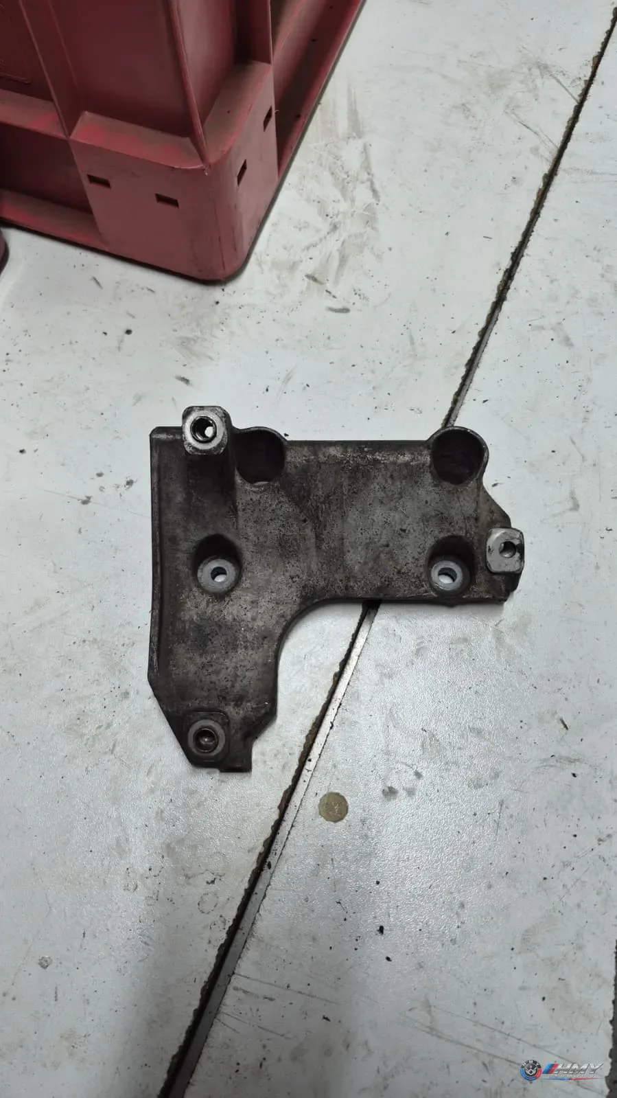 BMW Orijinal Çıkma E46 E60 E81 E82 E83 E87 - N40 N42 N43 N45N N46N Klima Kompresör Ayağı 64557505980