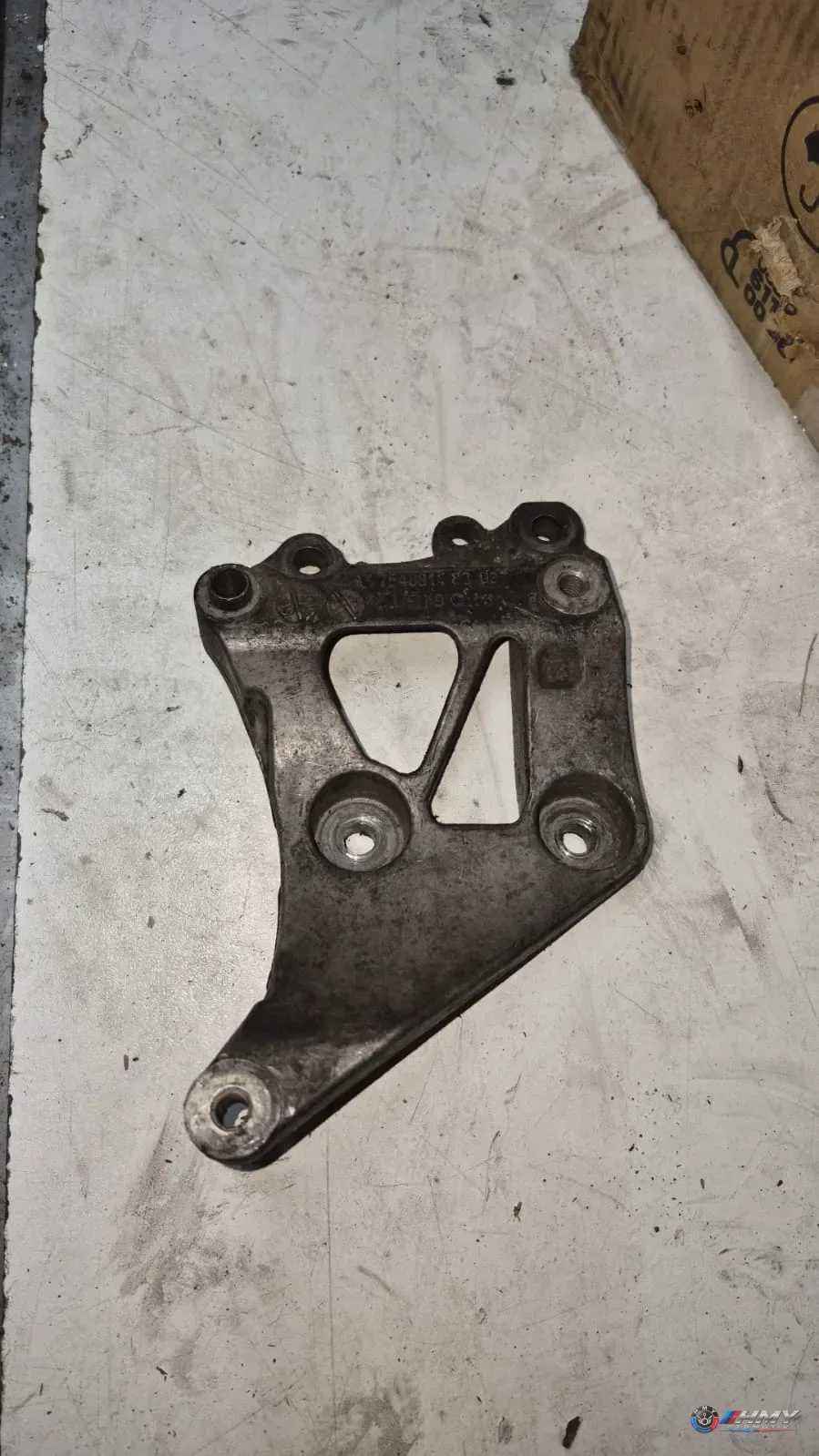 BMW Orijinal Çıkma MINI R56 R57 R58 R59 R60 R61 - Bağlantı Parçası/Motor Kulağı 64557548914