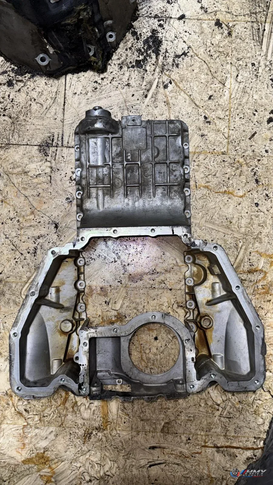 BMW Orijinal Çıkma E60 E61 E63 E64 E65 E66 - N62 Yağ Karteri Üst Parçası 11137589687