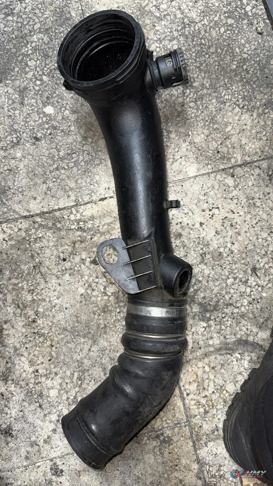 BMW Orijinal Çıkma 5 Serisi E60 E61 - N54 Dolum Havası Kılavuzu 13717600011