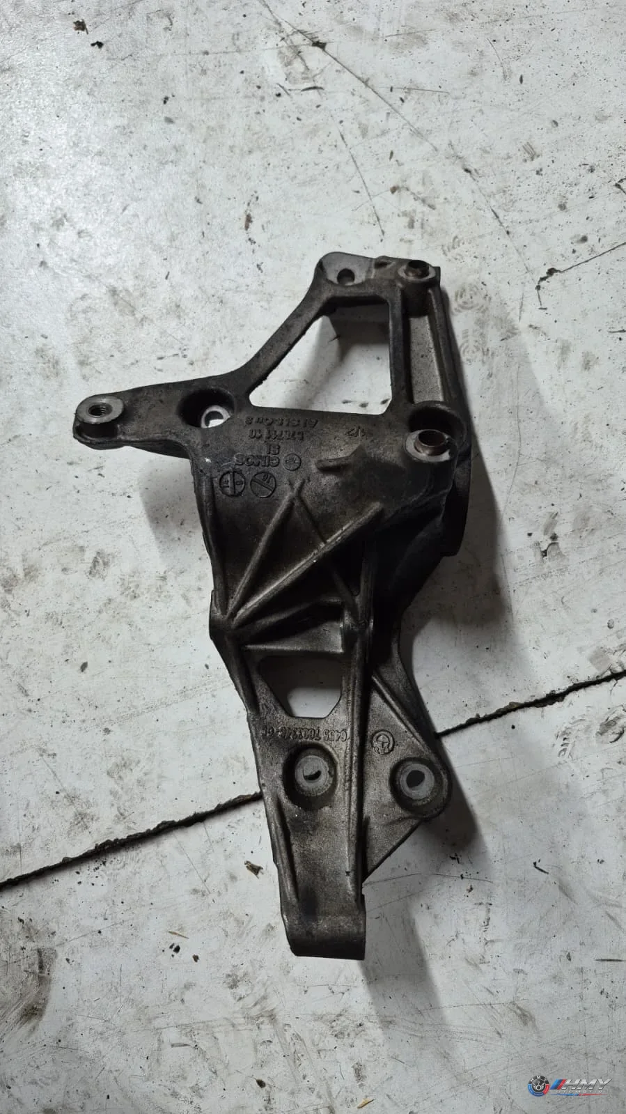 BMW Orijinal Çıkma F20 F21 F30 F35 - Bağlantı Parçası/Motor Kulağı 64557603346