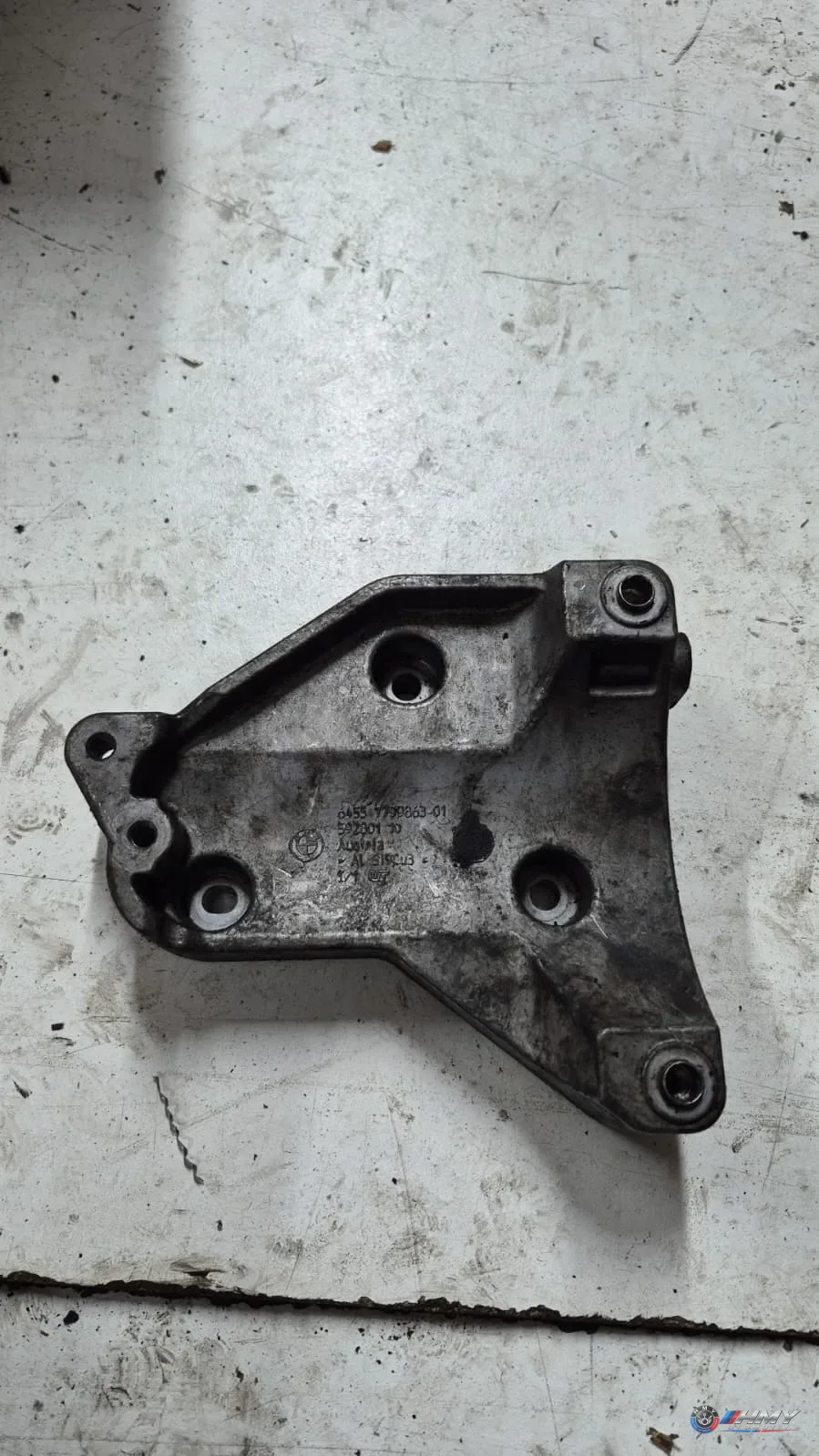 BMW Orijinal Çıkma E70 E71 - Bağlantı Parçası/Motor Kulağı X5 X6 64557799863