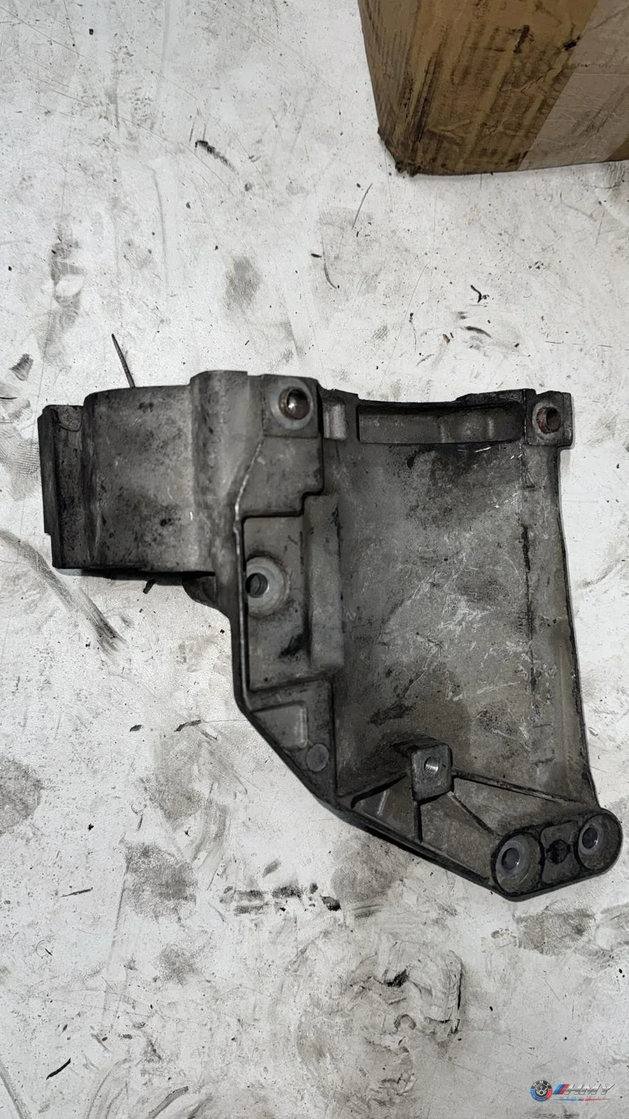 BMW Orijinal Çıkma E60 E61 E63 E64 - M5 M6 Direksiyon Pompa Ayağı 7835431