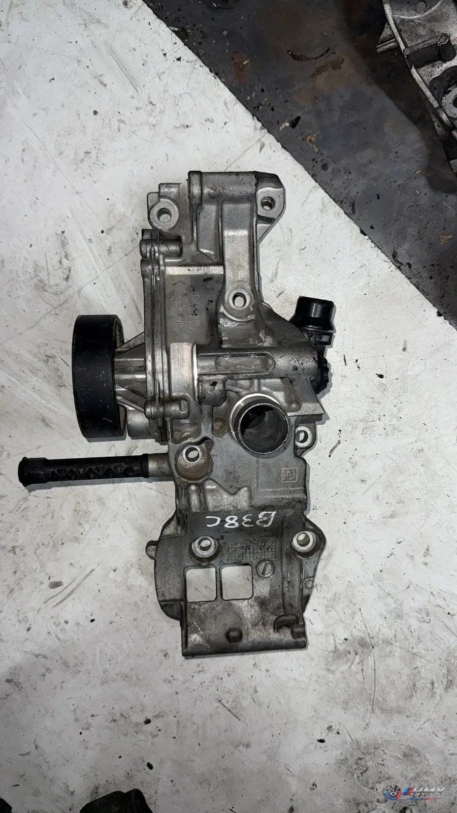 BMW Orijinal Çıkma MINI F55 F56 F57 - Yağ Filtresi Bloğu Muhafazası 11518631940