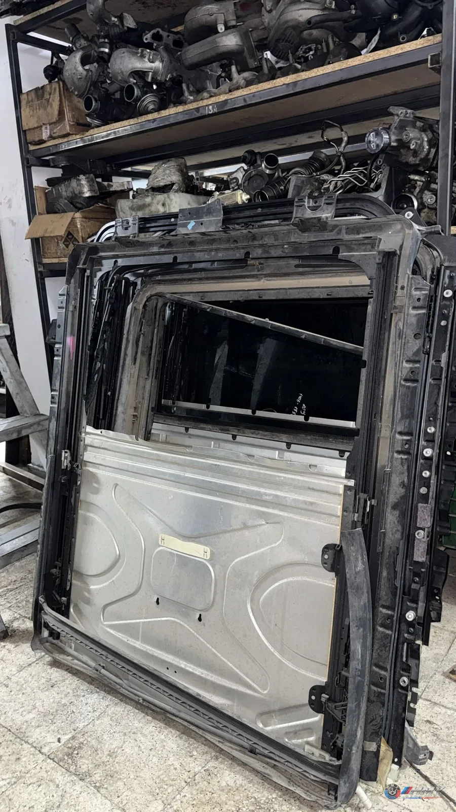 BMW Orijinal Çıkma Üst Panoramik Cam Tavan Mekanizması ve Kapağı 8696913
